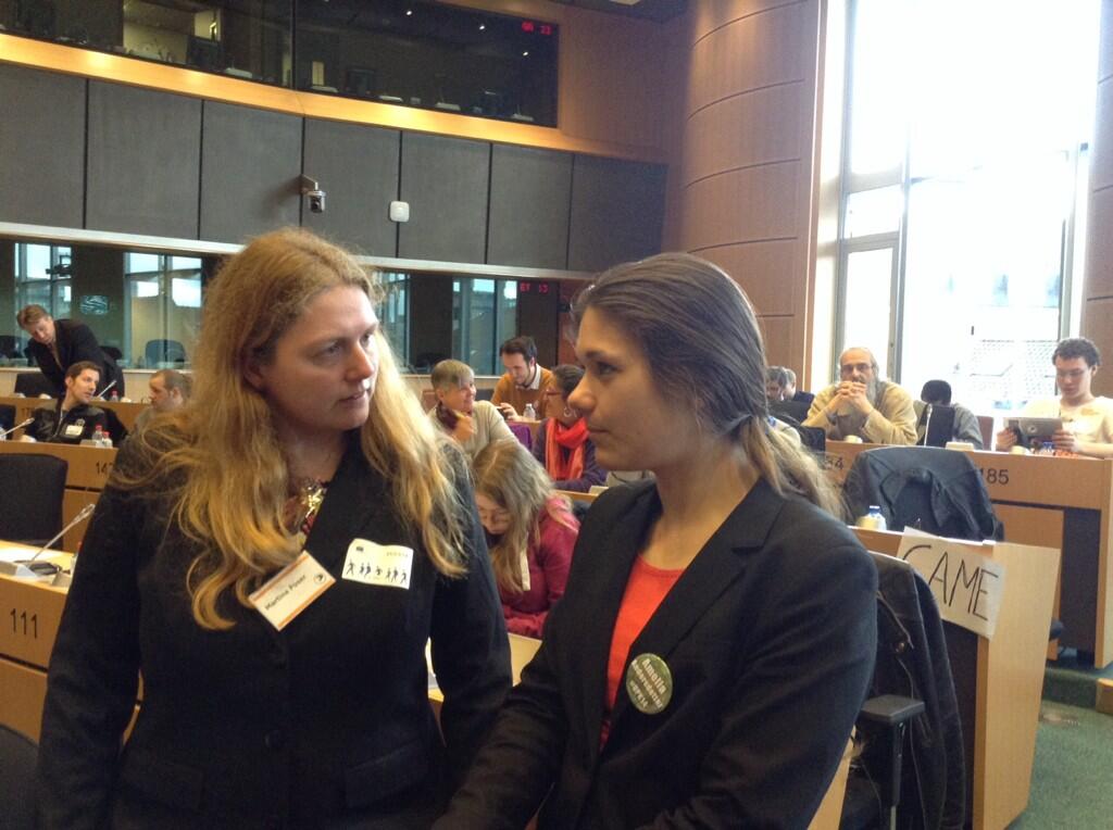 BjP378eIEAEstcA (1).jpg